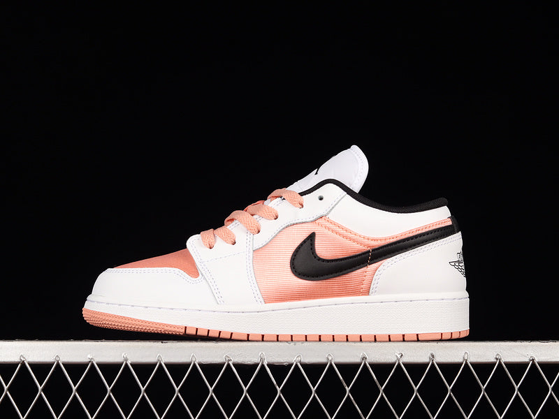 Jordan 1 Low
White Light Madder Root (GS)