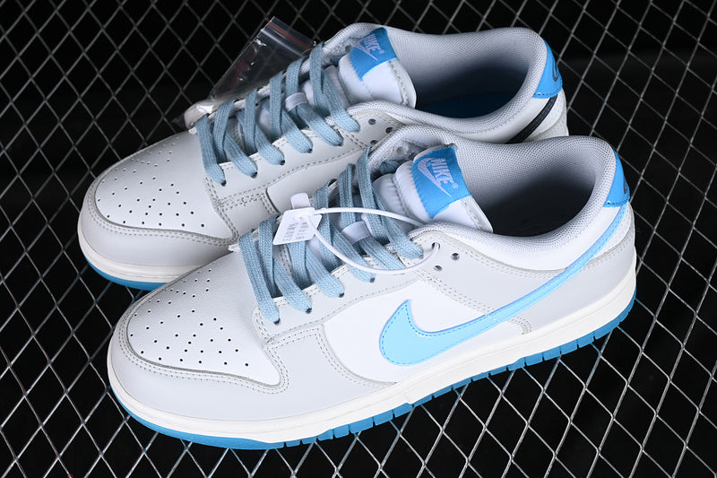 Nike Dunk Low Retro
Pure Platinum Blue Lightning