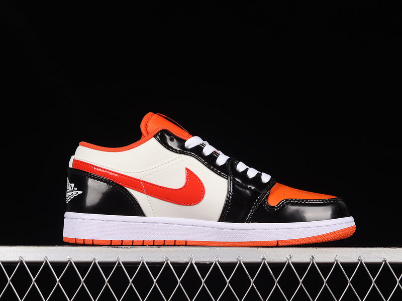 Jordan 1 Low
Halloween (2023) (GS)