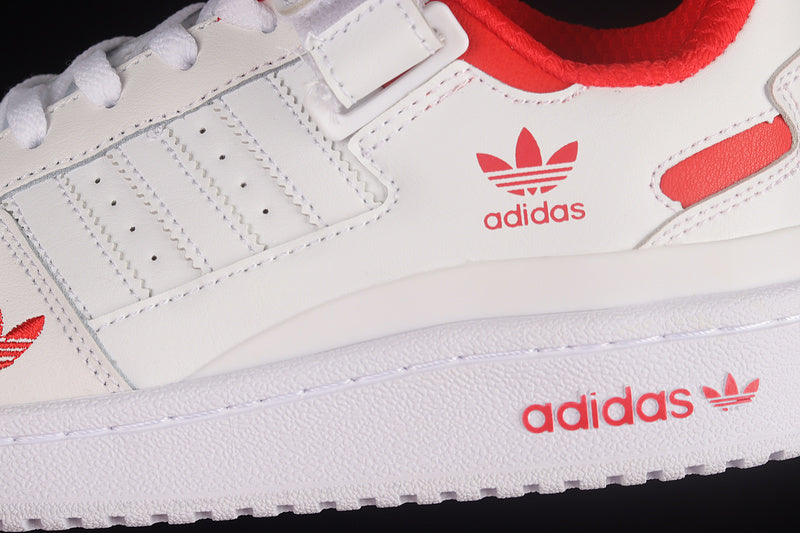 adidas Forum Low
Cloud White Red