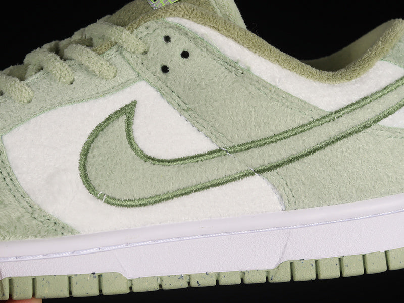 Nike Dunk Low SE
Fleece Pack Honeydew