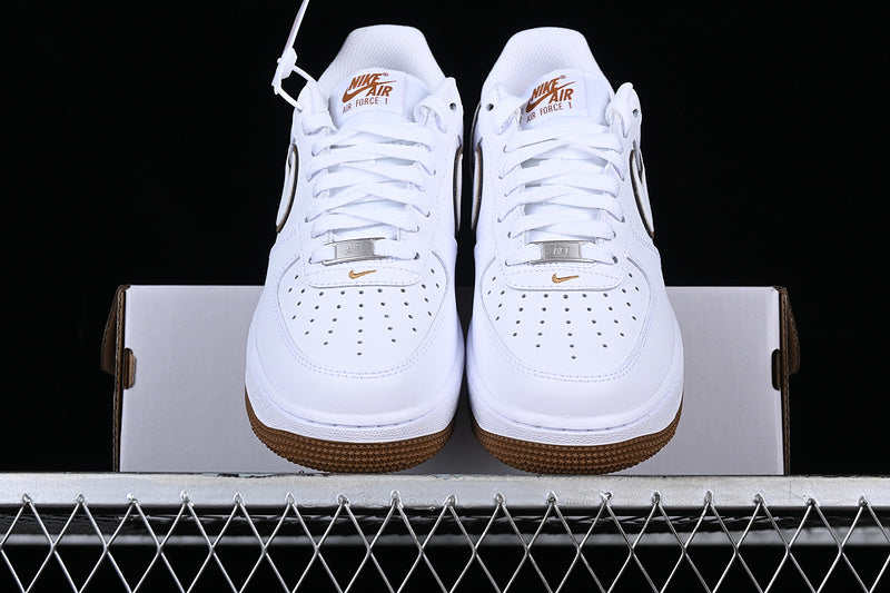 Nike Air Force 1 Low '07
White Bronzine