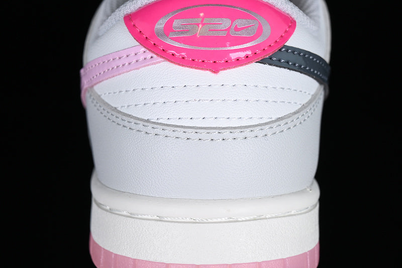 Nike Dunk Low
520 Pack Pink