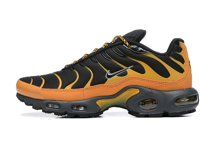 Nike Air Max Plus
Bronzine