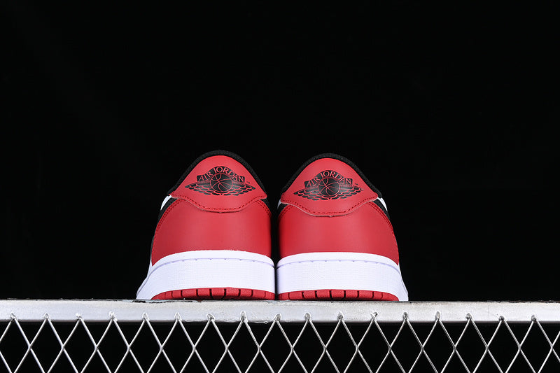 Jordan 1 Retro Low OG
Black Toe (2023)