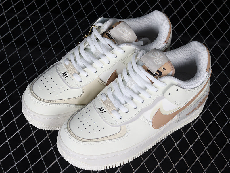 Nike Air Force 1 Low Shadow
Sail Fossil Light Bone