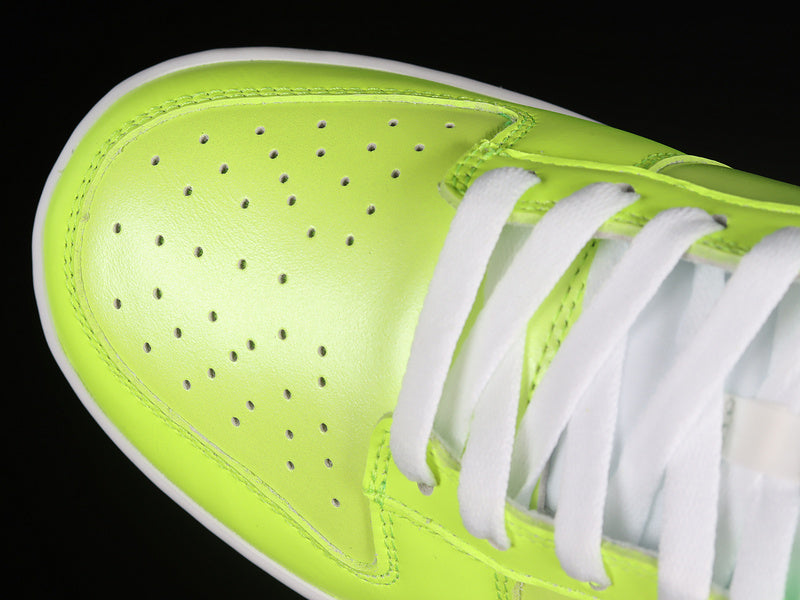 Nike Dunk Low SE
Splash Volt