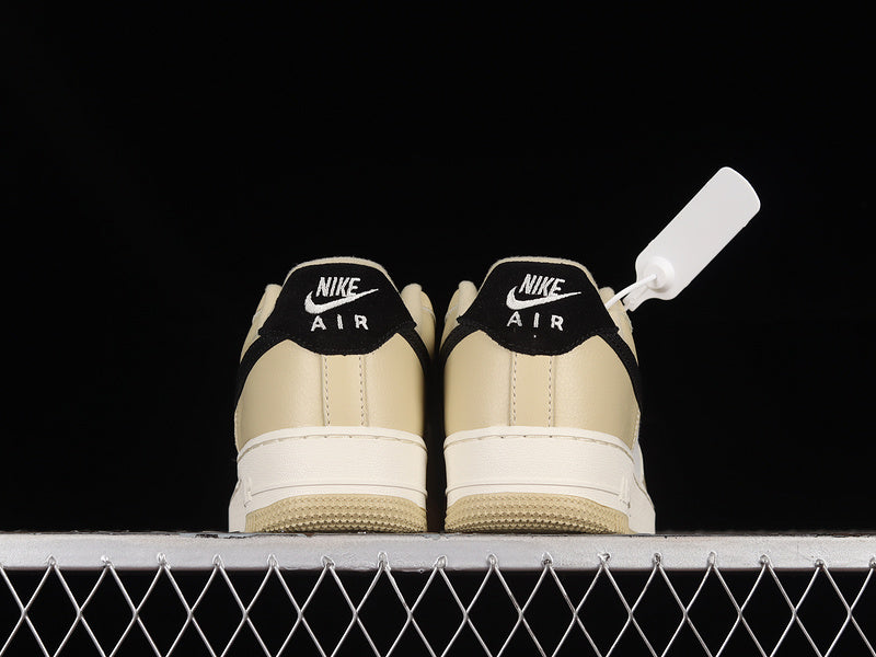 Nike Air Force 1 '07 LX Low
Team Gold