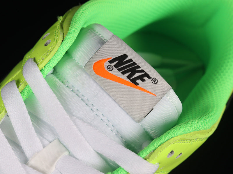 Nike Dunk Low SE
Splash Volt