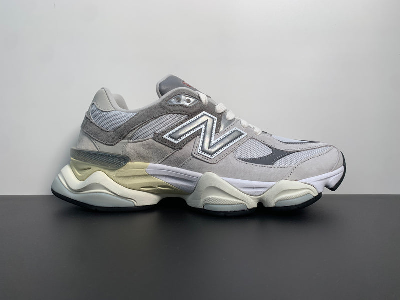 New Balance 9060
Rain Cloud Grey