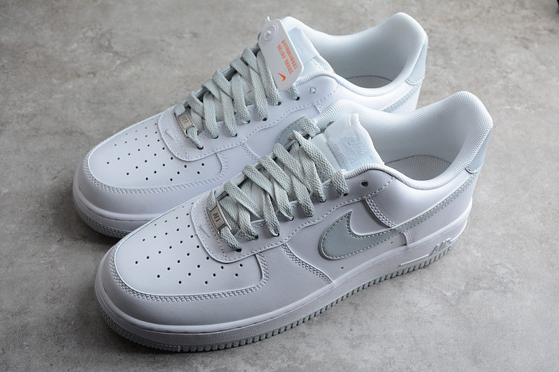 Nike Air Force 1 Low '07
White Pure Platinum