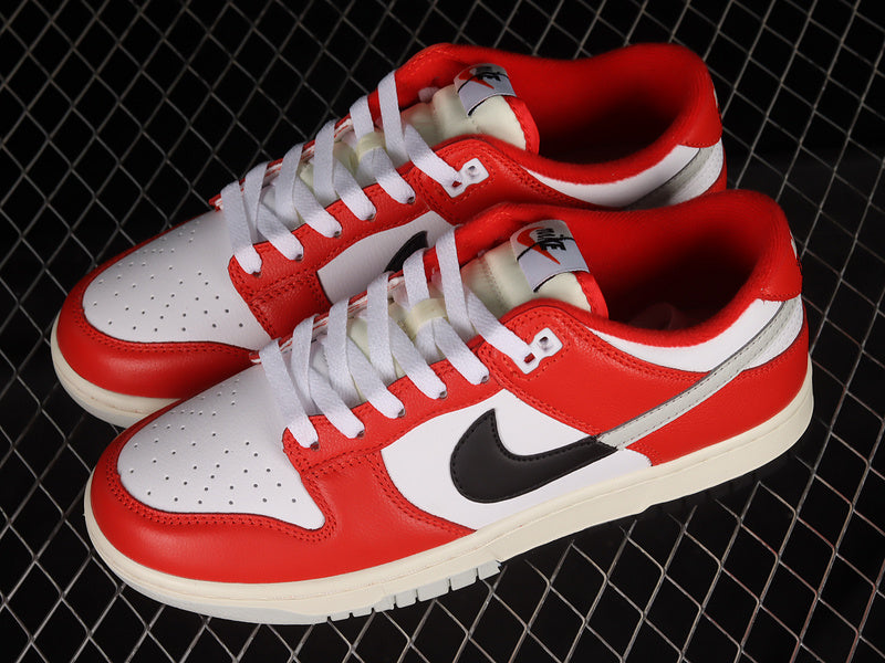 Nike Dunk Low
Chicago Split