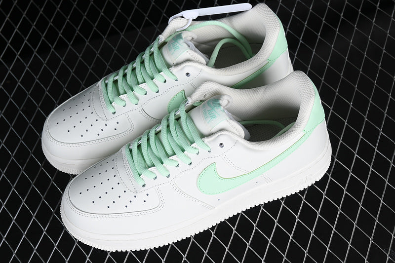 Nike Air Force 1 Low
Mint Swoosh (GS)