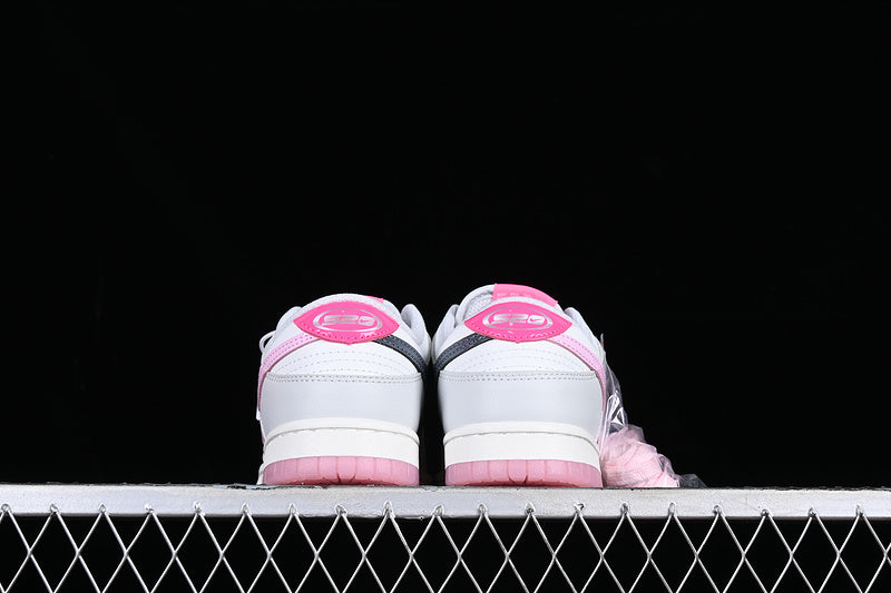 Nike Dunk Low
520 Pack Pink