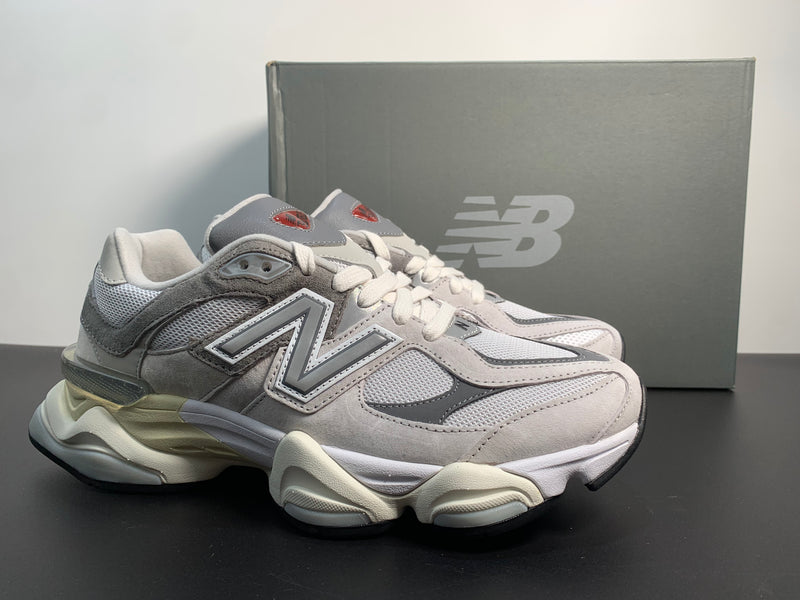 New Balance 9060
Rain Cloud Grey