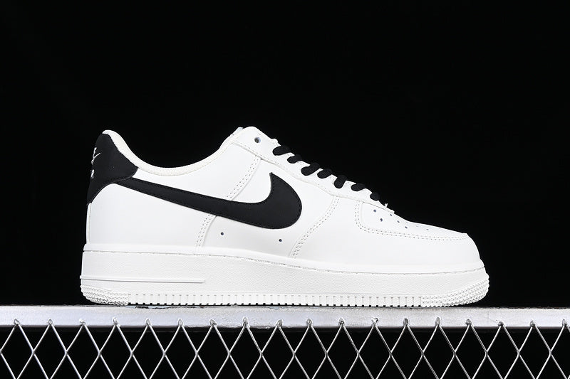 Nike Air Force 1 Low '07
White Black Pebbled Leather