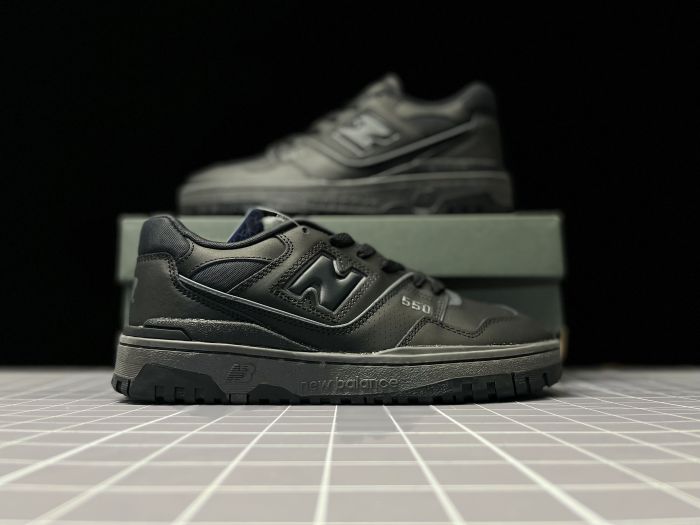 New Balance 550
Triple Black