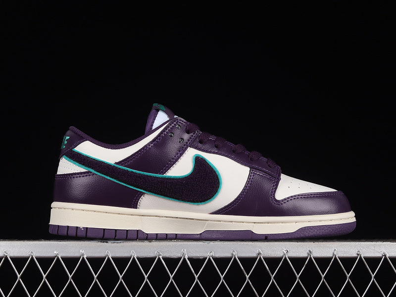 Nike Dunk Low
Chenille Swoosh Sail Grand Purple