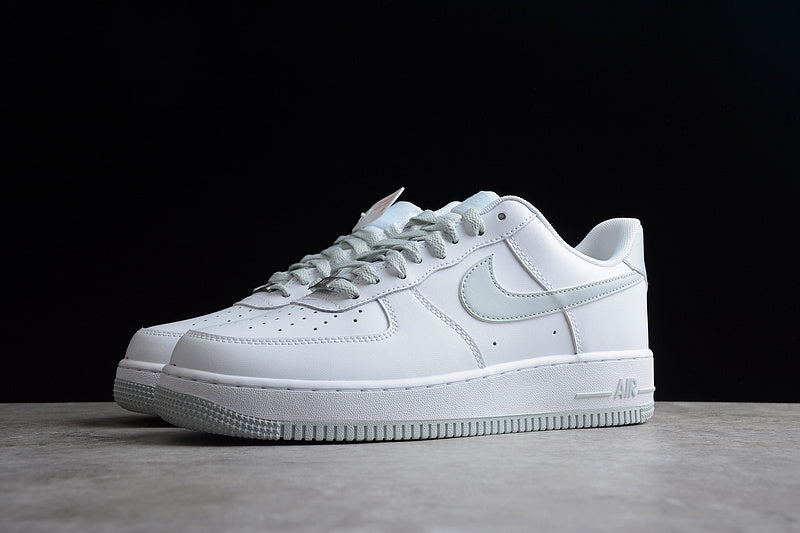 Nike Air Force 1 Low '07
White Pure Platinum