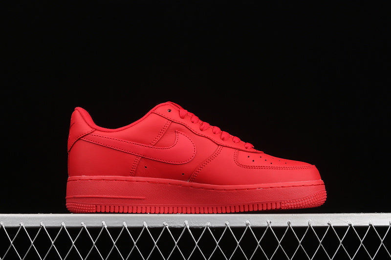 Nike Air Force 1 Low
Triple Red