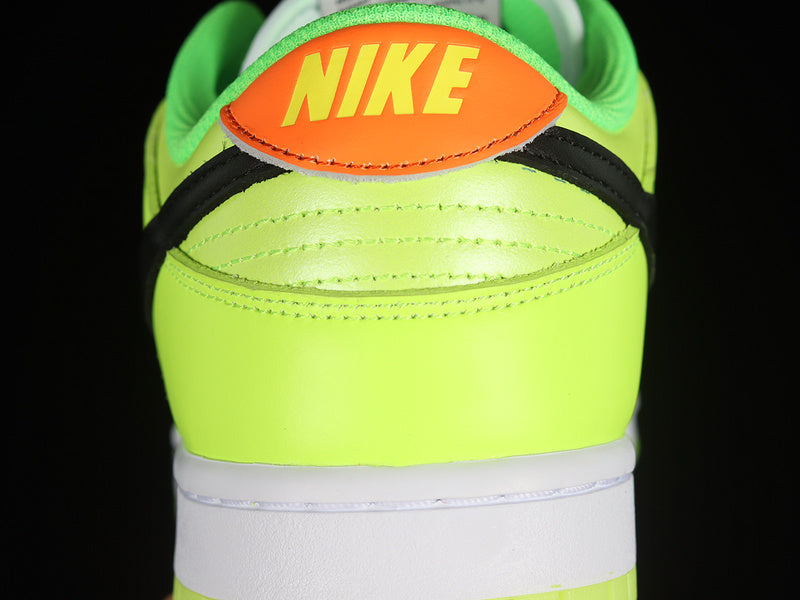 Nike Dunk Low SE
Splash Volt