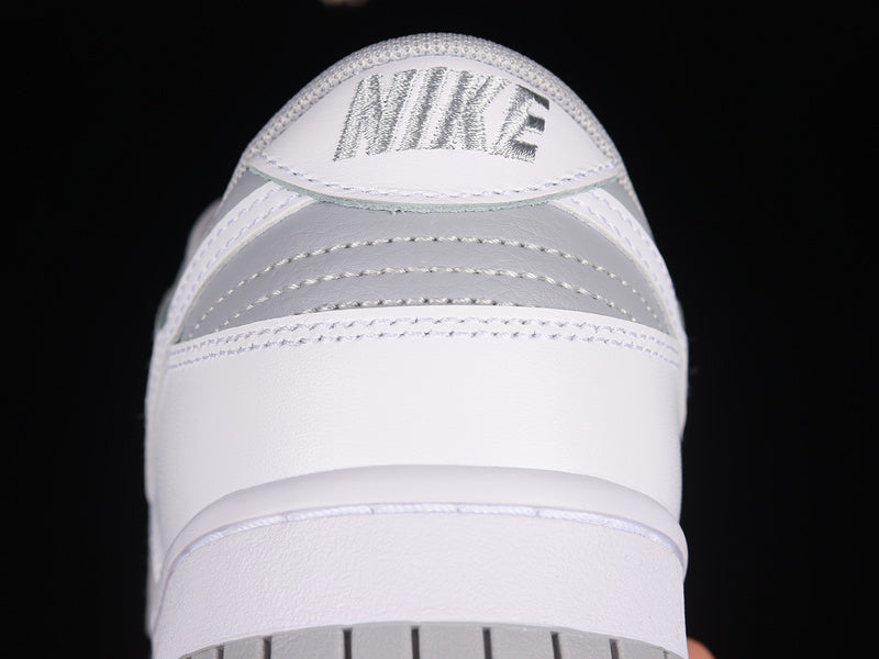 Nike Dunk Low Retro
White Grey