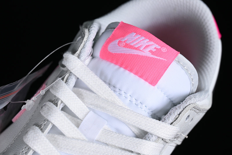 Nike Dunk Low
520 Pack Pink