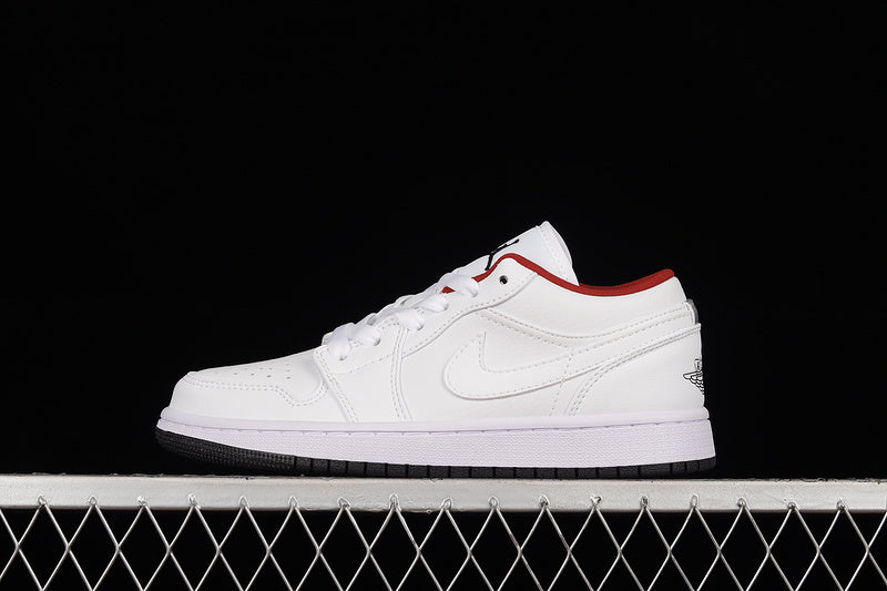 Jordan 1 Low
White Gym Red Black (GS)