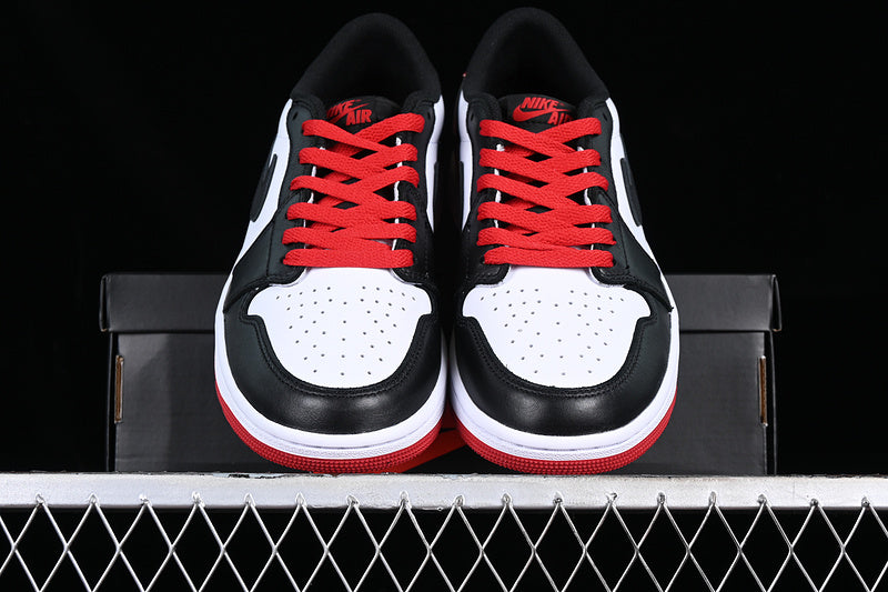 Jordan 1 Retro Low OG
Black Toe (2023)