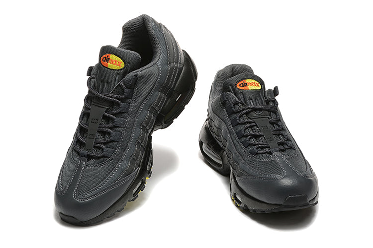 Nike Air Max 95
Anthracite Safety Orange