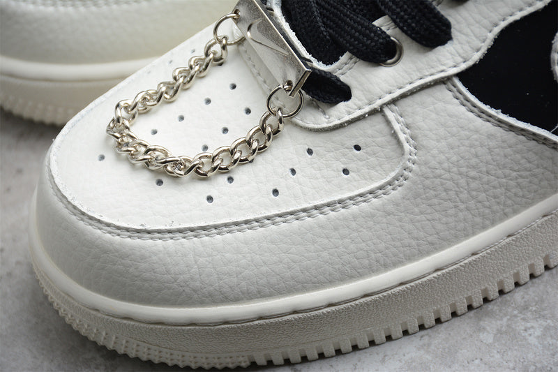 Nike Air Force 1 Low '07 PRM
Silver Chain