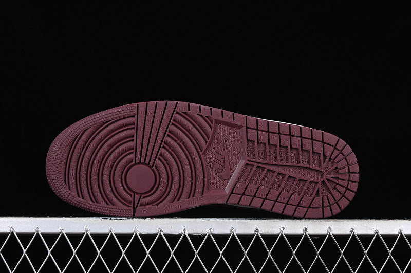 Jordan 1 Low
Night Maroon (GS)