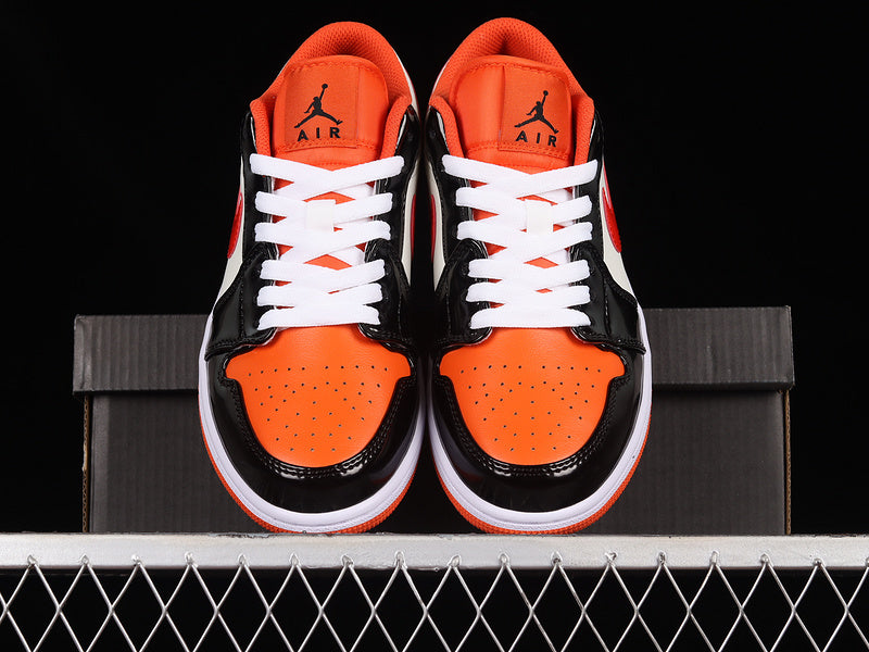 Jordan 1 Low
Halloween (2023) (GS)