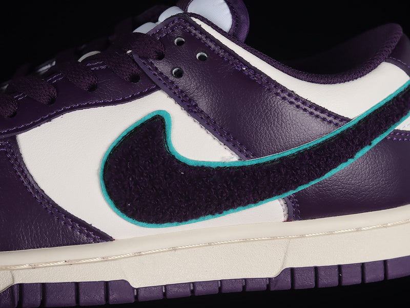 Nike Dunk Low
Chenille Swoosh Sail Grand Purple