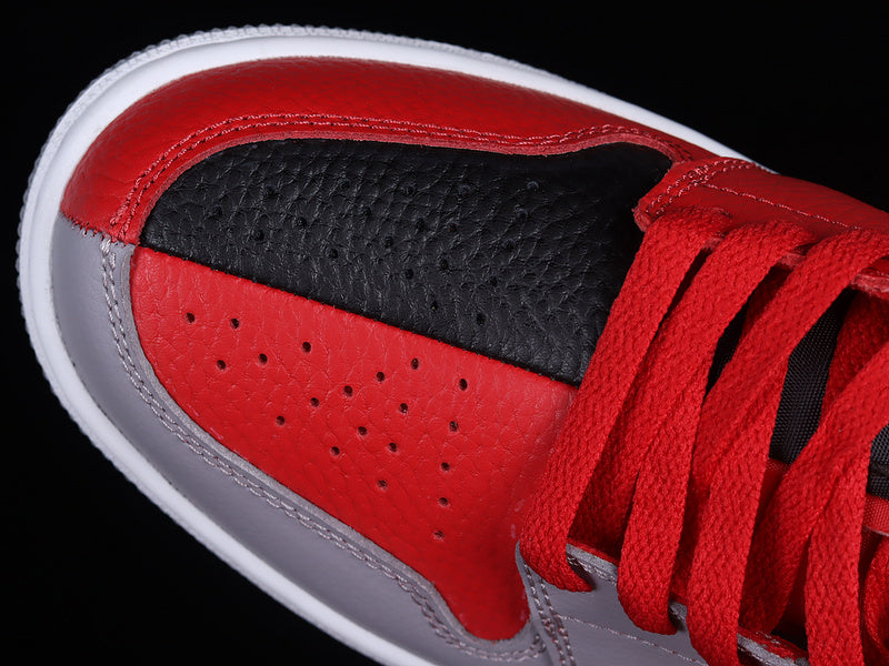 Jordan 1 Low SE
Homage Split Gym Red Cement Grey