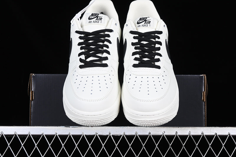 Nike Air Force 1 Low '07
White Black Pebbled Leather