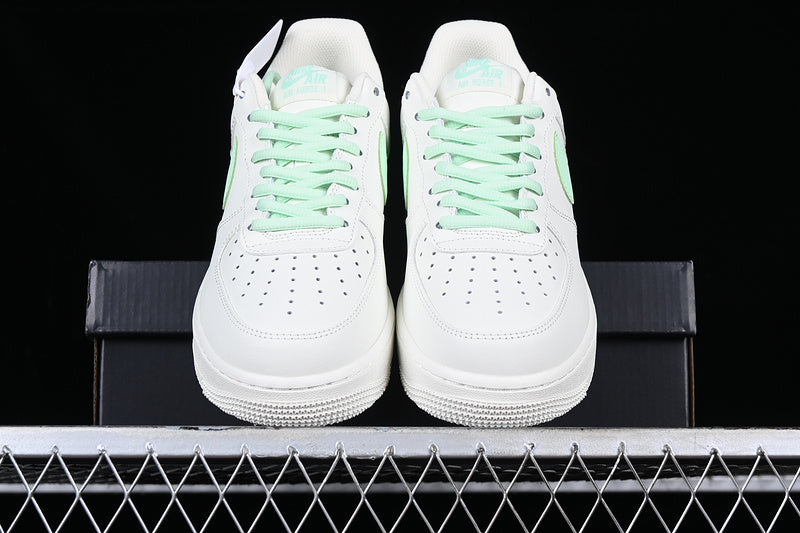 Nike Air Force 1 Low
Mint Swoosh (GS)