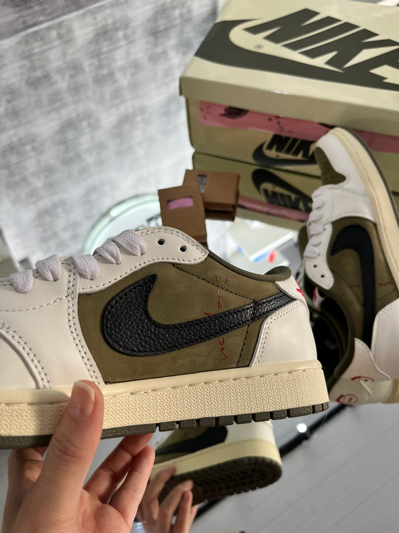 Travis Scott x Air Jordan 1 Low OG Medium Olive