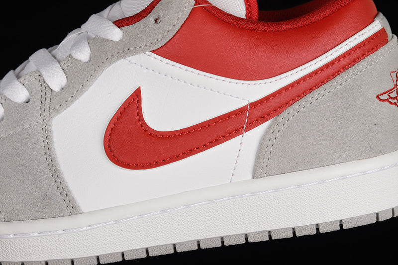 Jordan 1 Low SE
Light Smoke Grey Gym Red