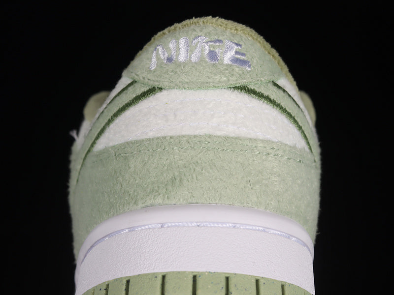 Nike Dunk Low SE
Fleece Pack Honeydew