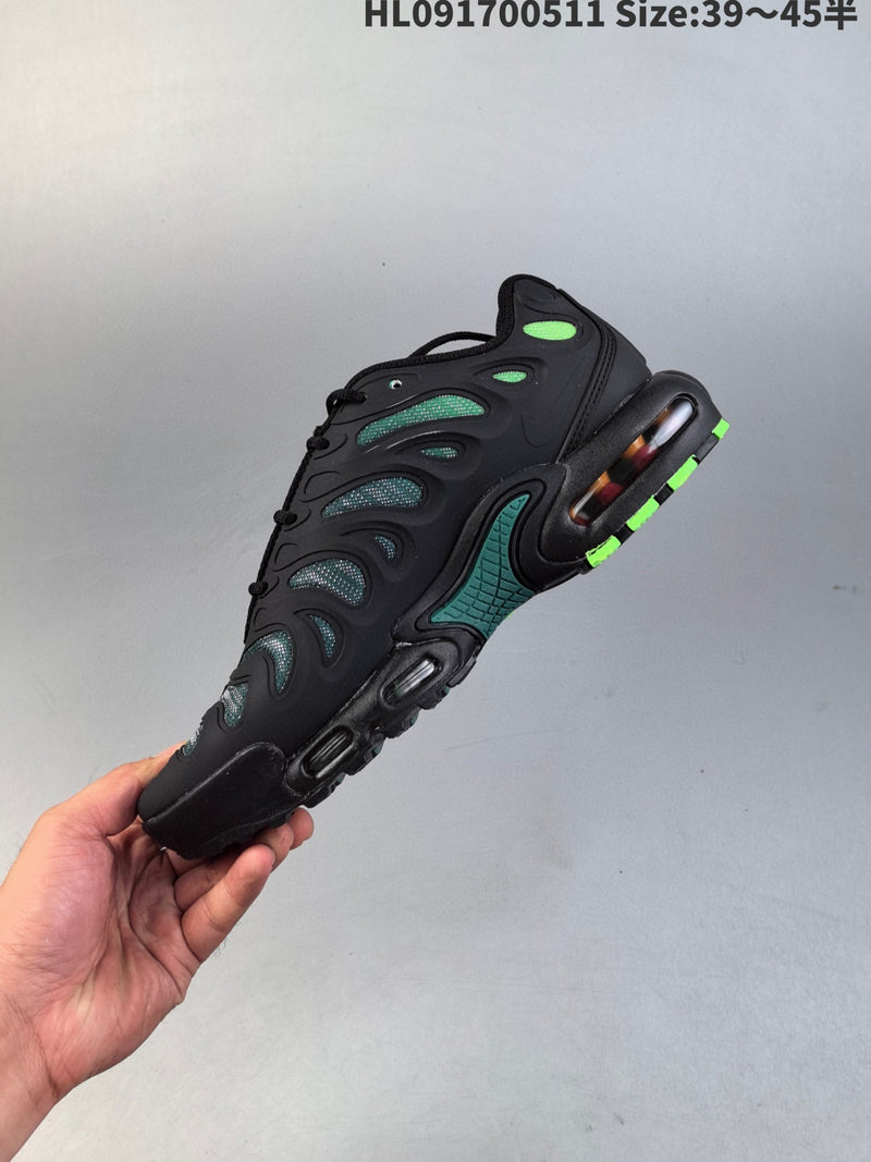 Nike Air Max Plus Drift
Black Volt