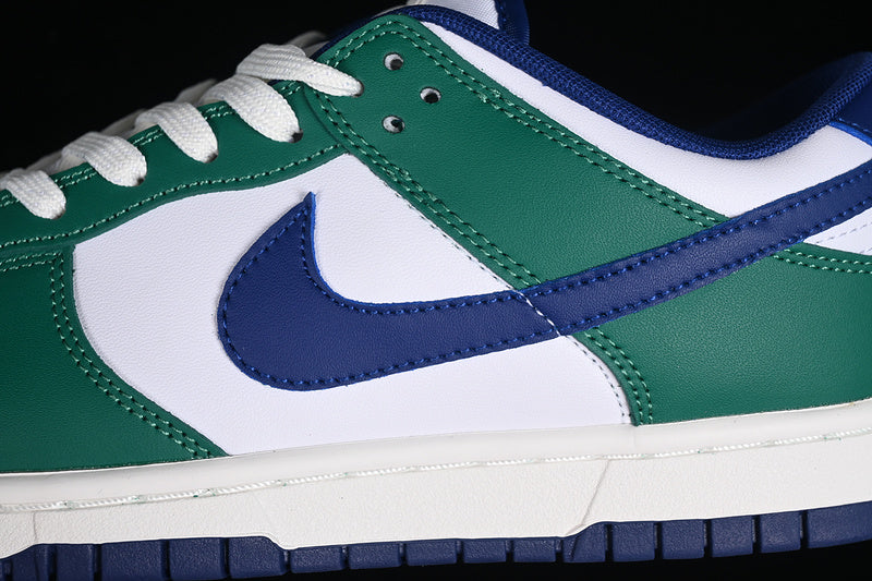 Nike Dunk Low Retro
Gorge Green Deep Royal Blue