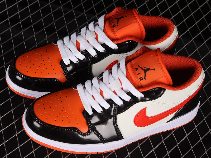 Jordan 1 Low
Halloween (2023) (GS)