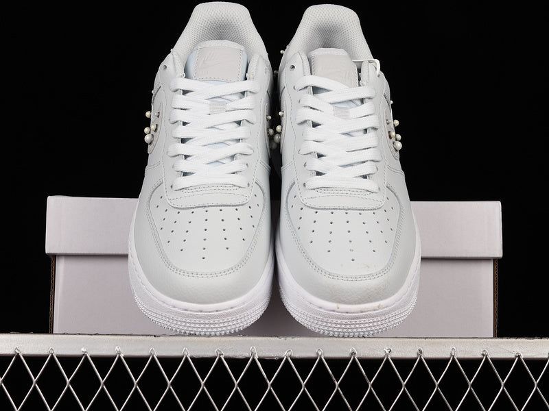 Nike Air Force 1 Low '07 SE TRND
Pearl Swoosh Pure Platinum