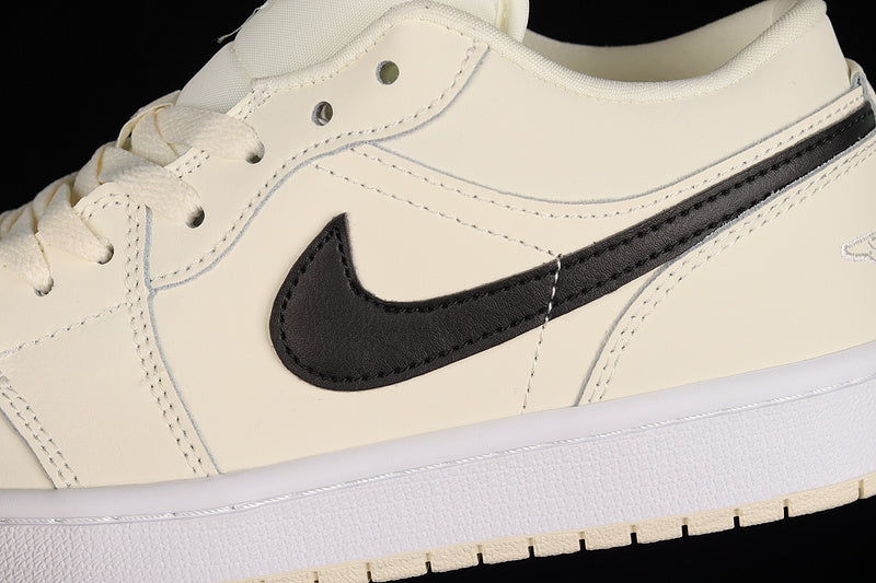 Jordan 1 Low
Coconut Milk