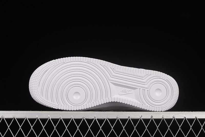 Nike Air Force 1 Low
Shroud White