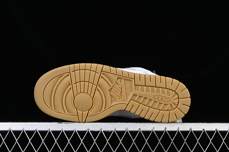 Nike Air Dunk Jumbo
Photon Dust Gum Light Brown