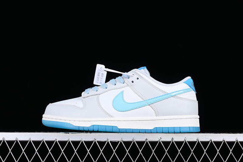 Nike Dunk Low Retro
Pure Platinum Blue Lightning