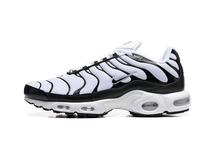 Nike Air Max Plus
Panda