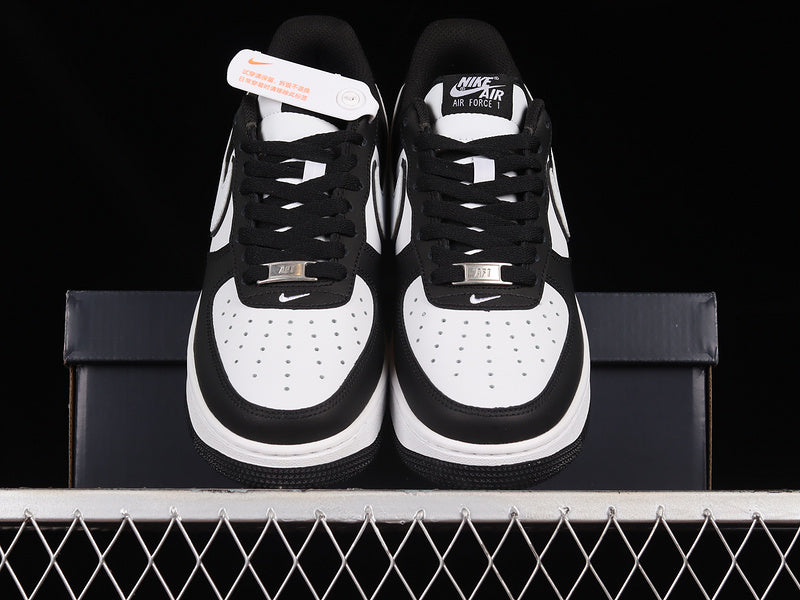 Nike Air Force 1 Low '07
White Swoosh Panda